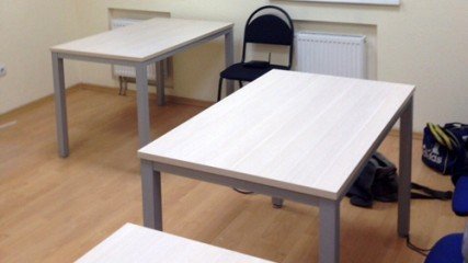 V-31 Стол на металлокаркасе